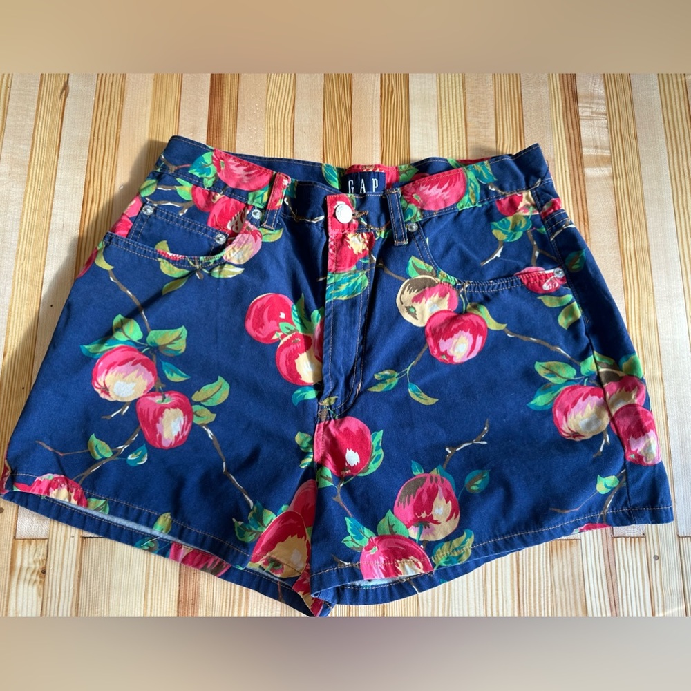 GAP Shorts Vintage Inspired Apple print 1940’s 1950’s look Size 10